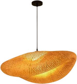 Handgemaakte bamboe plafondlamp van 50 cm met natuurlijke rotan structuur, geschikt voor woonkamer of slaapkamer.