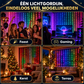 Slim RGB led lichtgordijn met kleurrijk hart en transparante kabel op donkere achtergrond