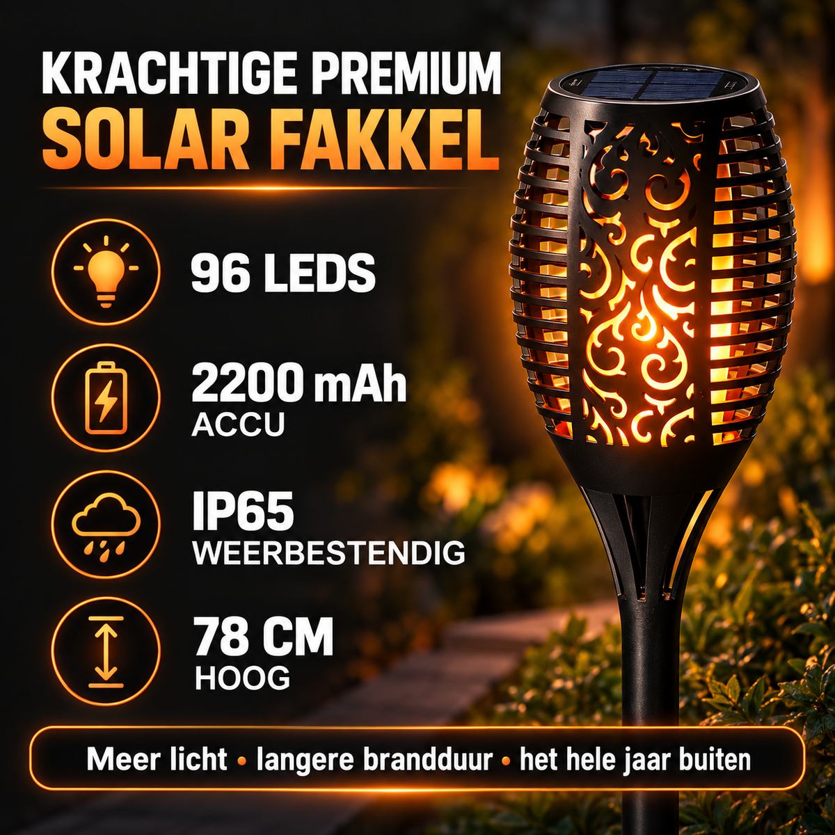 XL solar fakkel van 78 cm met grondspies geplaatst tussen de planten